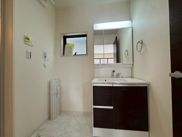 リーブルガーデン三田町第7期1号棟の独立洗面台