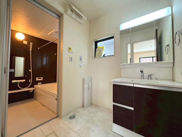 リーブルガーデン三田町第7期1号棟の独立洗面台