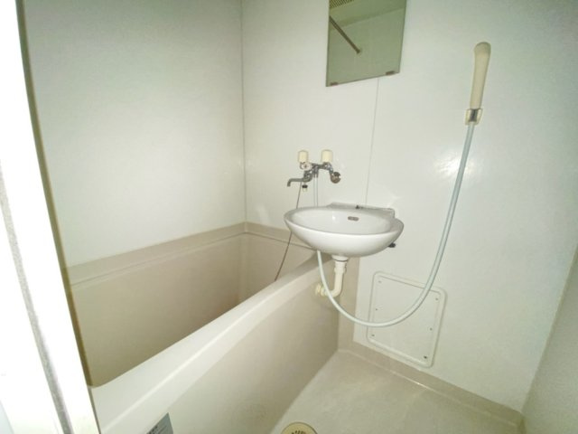 レオパレスJKクローバーの浴室