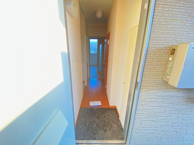 レオパレスJKクローバーの玄関