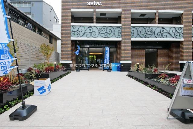 セイワパレス美章園駅前のエントランス