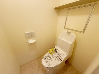 【トイレ】 | ローレルハイツ東天美 | 節水型でエコなトイレには、今では当たり前のウォシュレット付き。便座を温める機能付き！