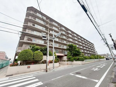 【外観】 | ローレルハイツ東天美 | 近鉄南大阪線「河内松原」駅が徒歩13分。
通勤にも外出にもアクセス良好。家族でおでかけすることも増えそうですね♪