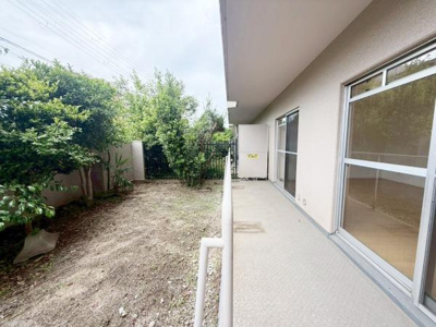 【内装】 | ローレルハイツ東天美 | テーブルと椅子を出して食事したり、趣味のガーデニングを楽しんだり。子どもと一緒にちょっとしたアウトドア感覚で活用することも可能です♪