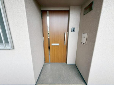 【玄関】 | ローレルハイツ東天美 | TVインターホン付きなので防犯もバッチリ