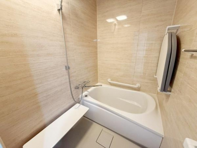 【浴室】 | ローレルハイツ東天美 | 日頃の疲れを癒すにはもってこいの落ち着いた雰囲気のバスルームになります♪