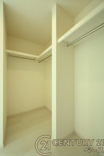リーブルガーデン大豆越 ２号棟 ／新築一戸建の収納|■現地撮影写真■広々としたＷＩＣを完備！大きな荷物も楽々収納！