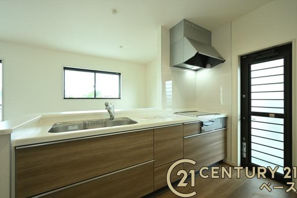 リーブルガーデン大豆越 ４号棟 ／新築一戸建のキッチン|■現地撮影写真■家族とのコミュニケーションがとりやすい人気のカウンターキッチン！