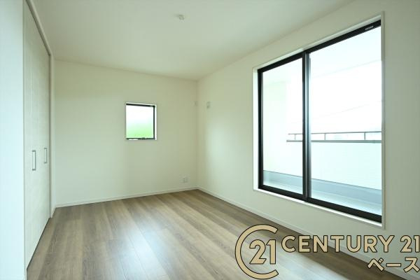 リーブルガーデン大豆越 ４号棟 ／新築一戸建の洋室|■現地撮影写真■明るい雰囲気の洋室です！
