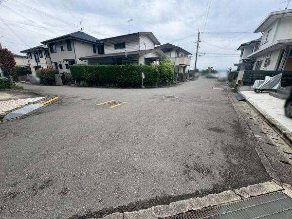 和歌山市弘西　中古戸建の前面道路含む現地写真