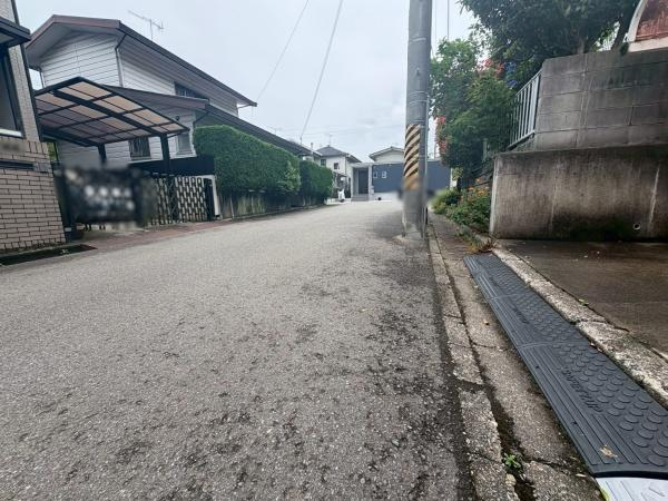和歌山市弘西　中古戸建の前面道路含む現地写真