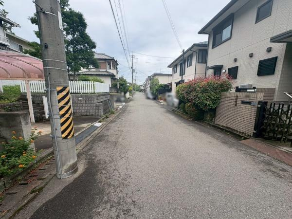 和歌山市弘西　中古戸建の前面道路含む現地写真