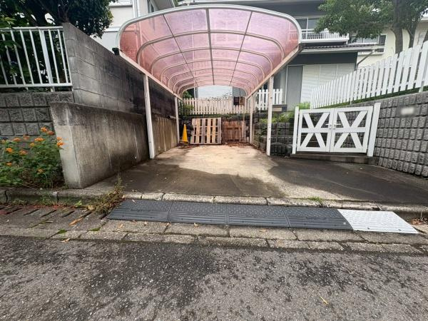 和歌山市弘西　中古戸建の駐車場