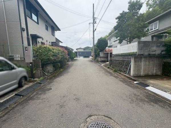 和歌山市弘西　中古戸建の前面道路含む現地写真
