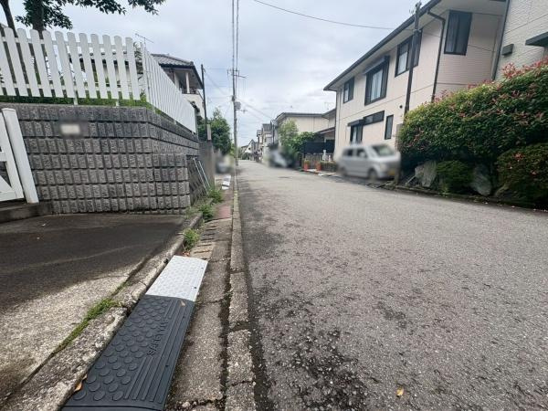 和歌山市弘西　中古戸建の前面道路含む現地写真