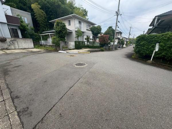 和歌山市弘西　中古戸建の前面道路含む現地写真