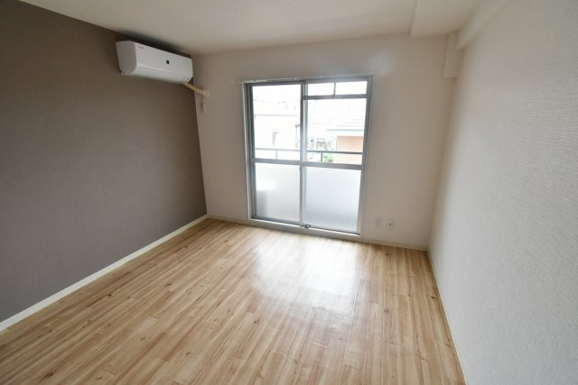 エスプレッソレジデンスの居間・リビング|7帖