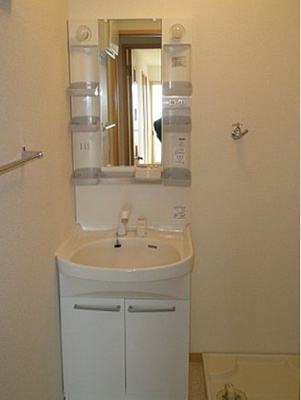 【洗面所】 | カトレアコート | 明るい洗面所です