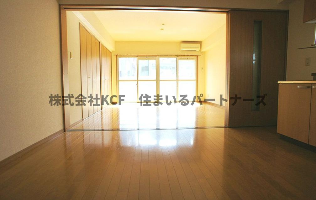 久留米市東和町の賃貸マンションの居間・リビング