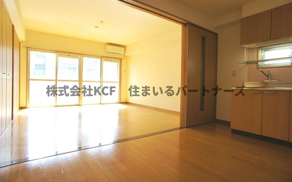 久留米市東和町の賃貸マンションの居間・リビング