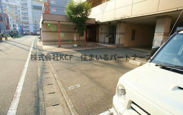 久留米市東和町の賃貸マンションの駐車場