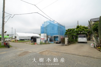 【前面道路含む現地写真】 | 海老名市上郷４丁目　新築戸建て 全1棟【仲介手数料無料】 | ※令和7年6月上旬に撮影