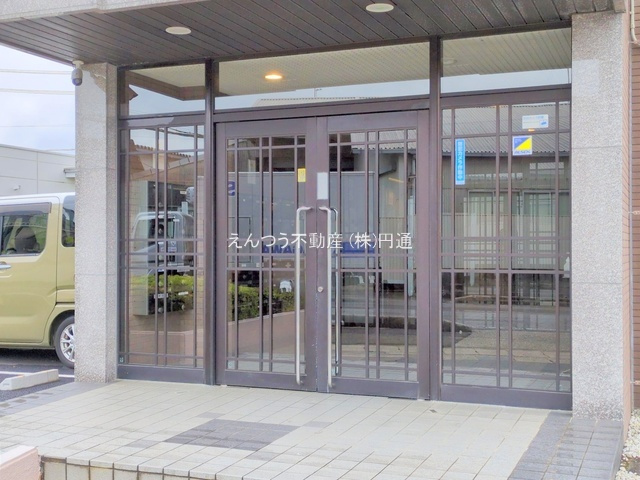 アピエス三郷のエントランス