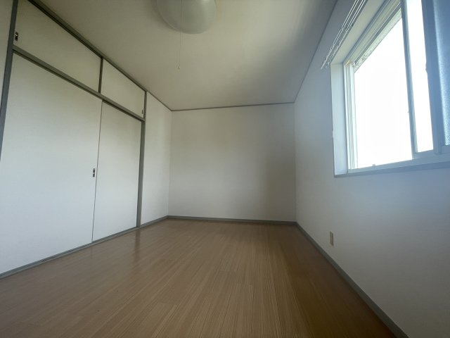ハイツ深喜の洋室