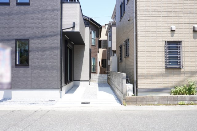 草加市草加2丁目 新築分譲住宅の駐車場