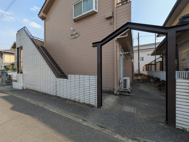 ロジュマン木崎のエントランス