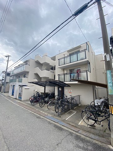 ダイドーメゾン甲東園の外観