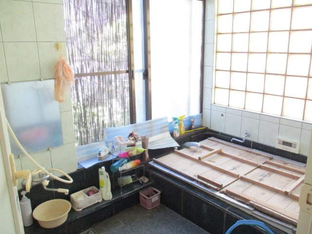 諏訪市清水１丁目の中古一戸建の浴室