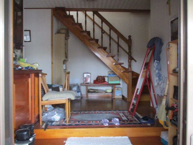 諏訪市清水１丁目の中古一戸建の玄関