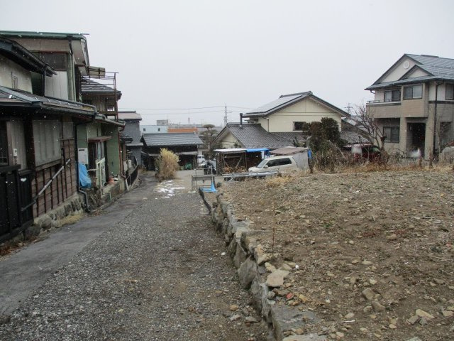 諏訪市清水１丁目の中古一戸建のその他|接道から物件をみた様子