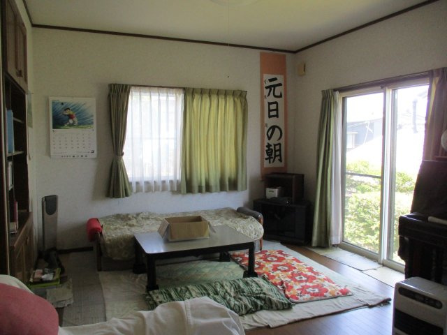 諏訪市清水１丁目の中古一戸建の居間・リビング