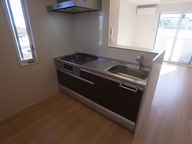 神戸市須磨区大手町５丁目のアパートのキッチン|システムキッチン（ガス3口）