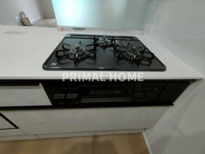 【キッチン】 | 三ッ沢南町戸建て | グリル付き、３口ガスコンロです。