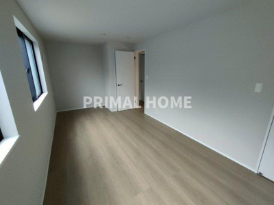 【洋室】 | 三ッ沢南町戸建て | ドア、クローゼットが２か所ずつあるので将来、間仕切り壁を設置して２部屋にできます。