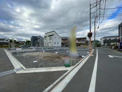 【前面道路含む現地写真】 | 東大和市芋窪4丁目　建築条件付き売地　【全12区画】