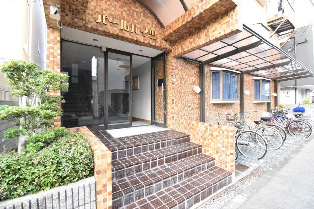 パールハイツのエントランス