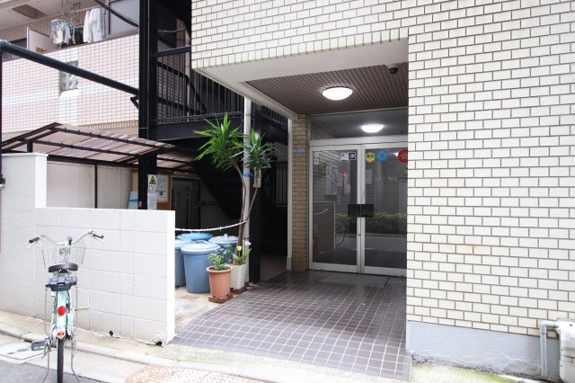 ソーケン日暮里マンションのエントランス