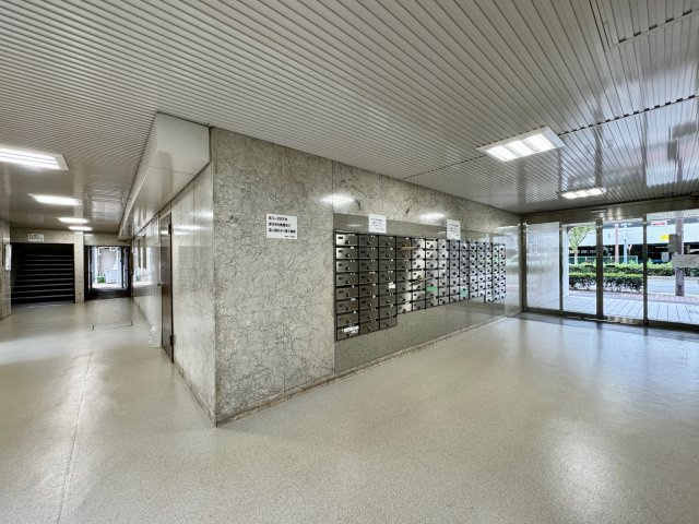 長居東コーポのエントランス