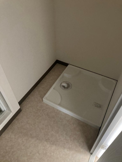 【ランドリースペース】 | ダイヤモンドメゾン南田辺 | 室内洗濯機置き場完備☆洗濯パン新調です☆