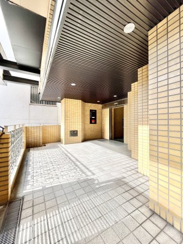 長居パークロードビルのエントランス