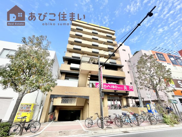 長居パークロードビルの外観