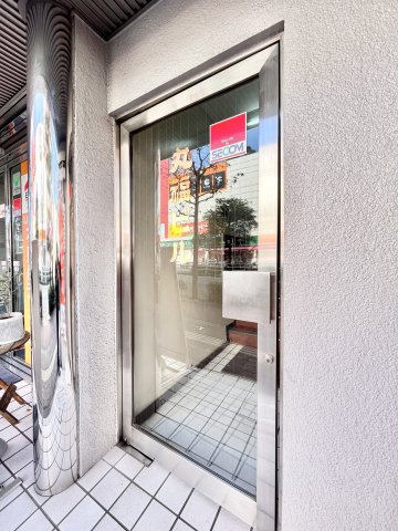 丸福ビルのエントランス