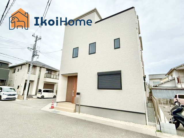 神戸市西区玉津町吉田2期　新築　1号棟のエントランス|●資料・カタログのご請求無料●最寄り駅の西新町駅までは自転車6分。駅ちかで通勤や通学に便利な立地です