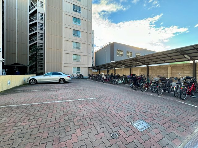 長居コーポラスの駐車場