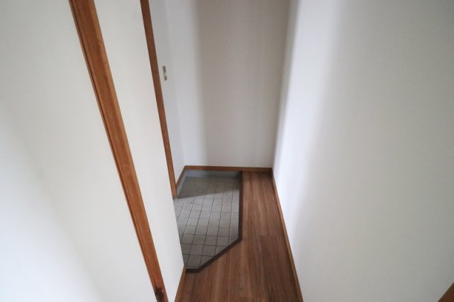第三睦実ビルの玄関