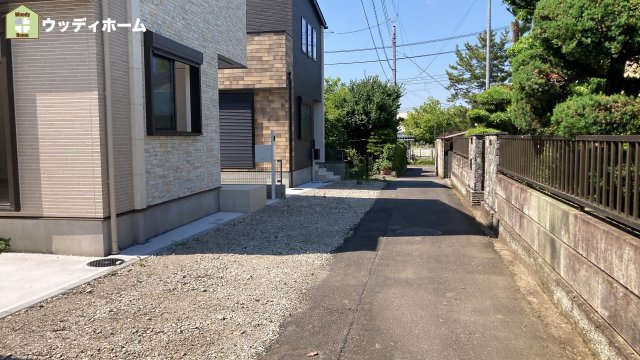 春日部市八丁目　未入居一戸建て　2号棟の前面道路含む現地写真
